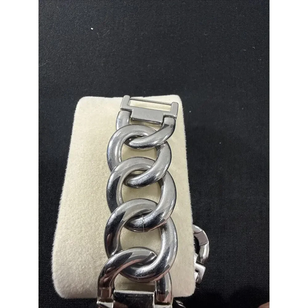 Invicta up auction